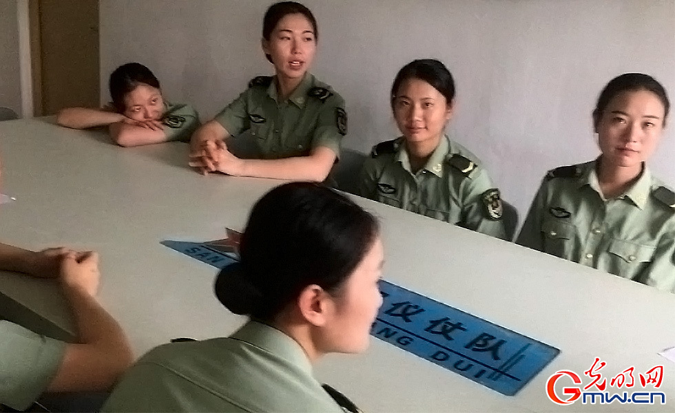 【網絡媒體國防行】探營解放軍三軍儀仗隊女兵中隊：簡單而不平凡