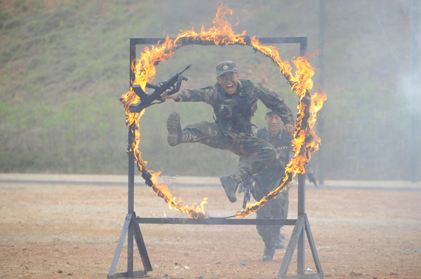 【黨的十九大精神進(jìn)軍營(yíng)】風(fēng)雨礪劍！火箭兵枕戈待旦只為導(dǎo)彈騰飛