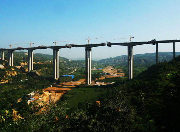 霍永高速隰縣城川河大橋 