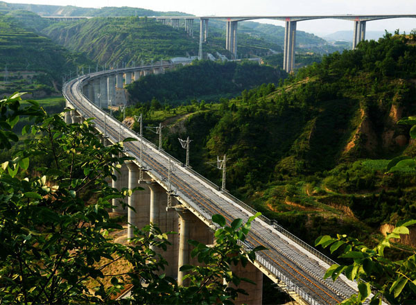 隰縣：彩虹飛渡城川河 